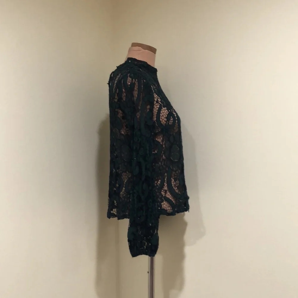 Anthropologie Sundays in Brooklyn Blouse Size Small Green Floral Lace